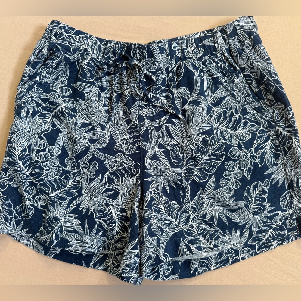 Briggs Navy and White Floral Women's Elastic waist Shorts with Pockets